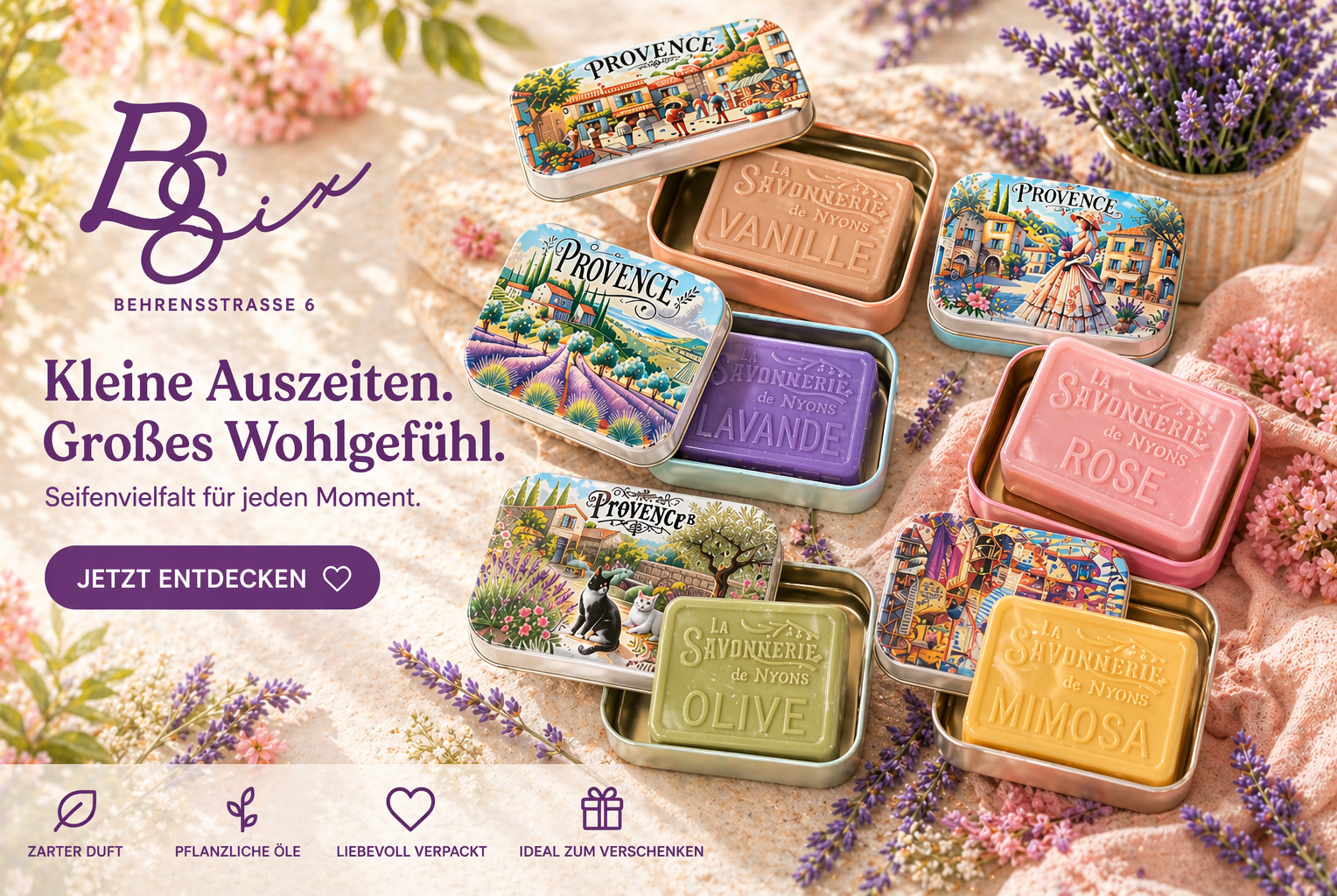 Seifen Sortiment in Metalldosen Seifen in dekorativen Metalldosen mit verschiedenen Sorten auf hellem Hintergrund