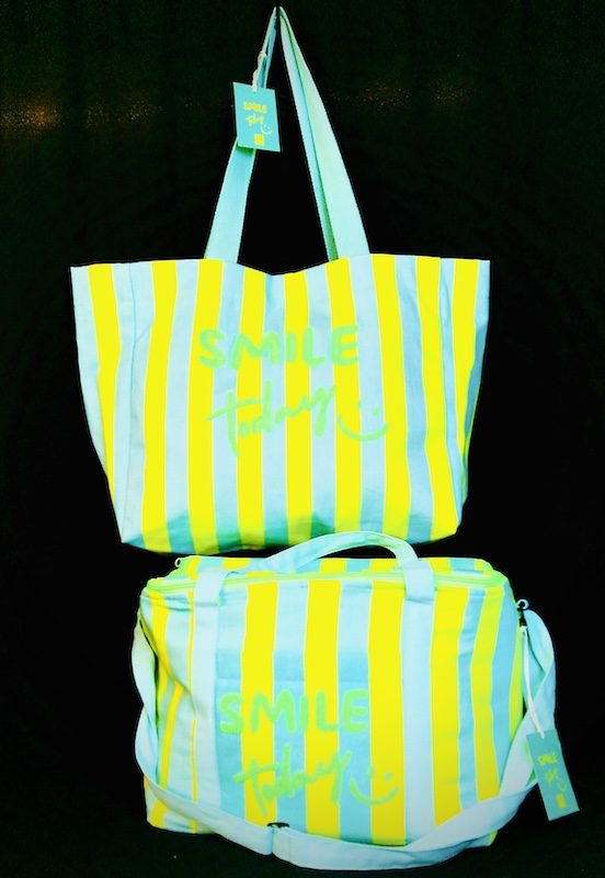Tasche und Kulturtasche Set Gestreift Set aus Tasche und Kulturtasche in gestreiftem Design