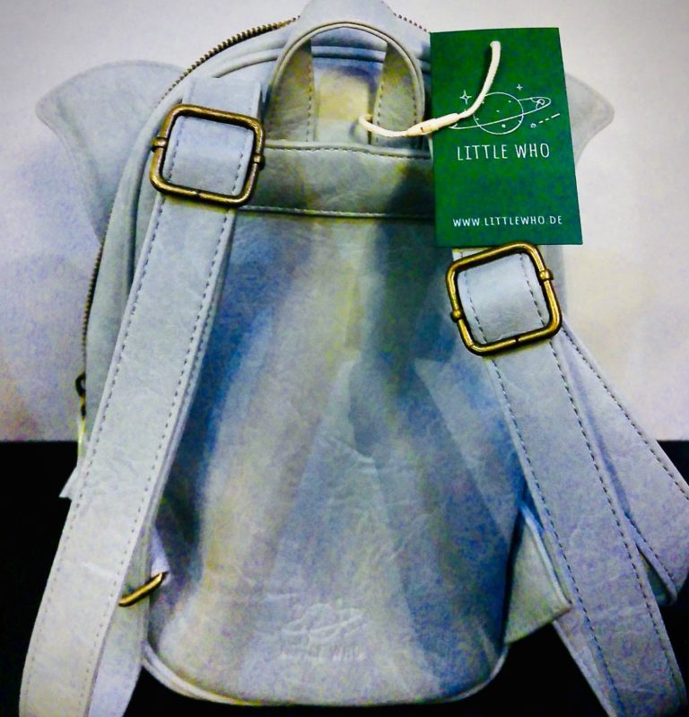 Little Who® Rucksack Kleiner Rucksack von Little Who®, Rückansicht mit verstellbaren Trägern und Markenanhänger
